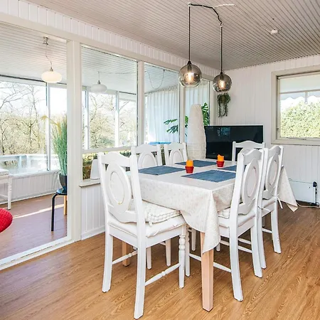6 Person In Struer-by Traum *