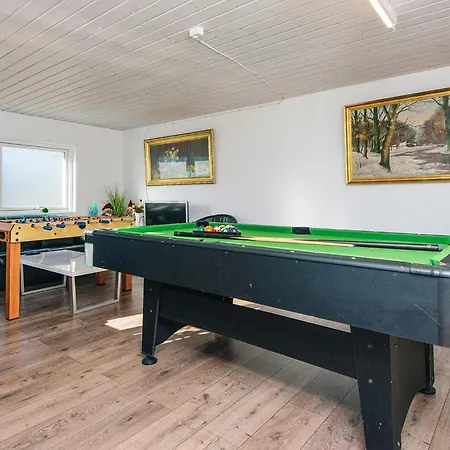 6 Person In Struer-by Traum Struer