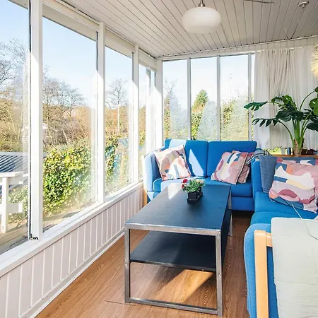 6 Person In Struer-by Traum