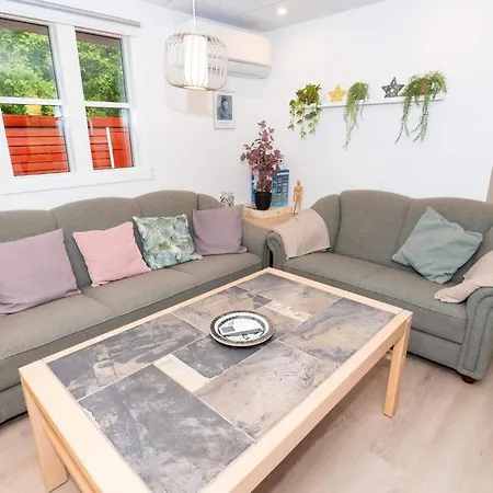 6 Person In Struer-by Traum * Struer