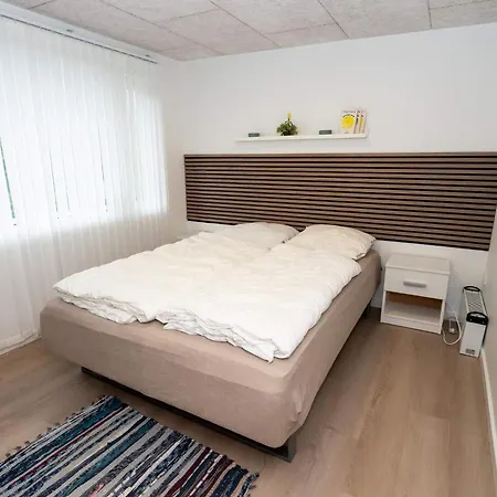 6 Person In Struer-by Traum *
